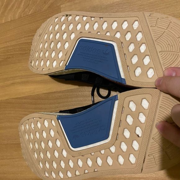 Adidas Youth NMD R1 V2 Sneakers | 4 - Picture 7 of 8